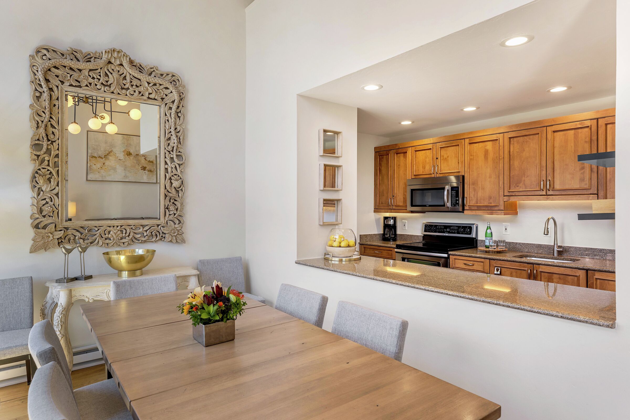 Dining Area & Kitchen