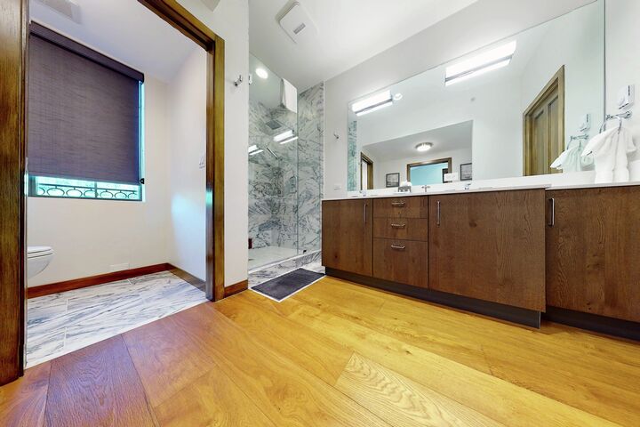#704 - Master Ensuite Bathroom
