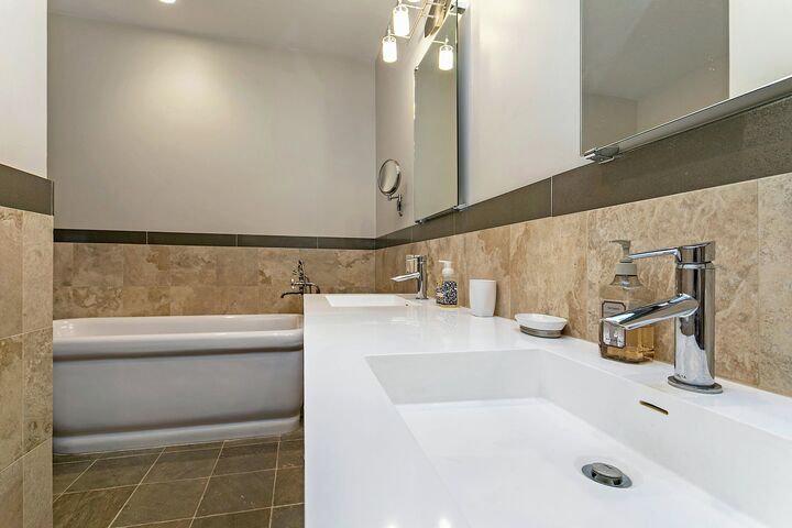 #705 - Master Ensuite Bathroom