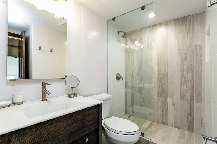#705 - Ensuite Bathroom