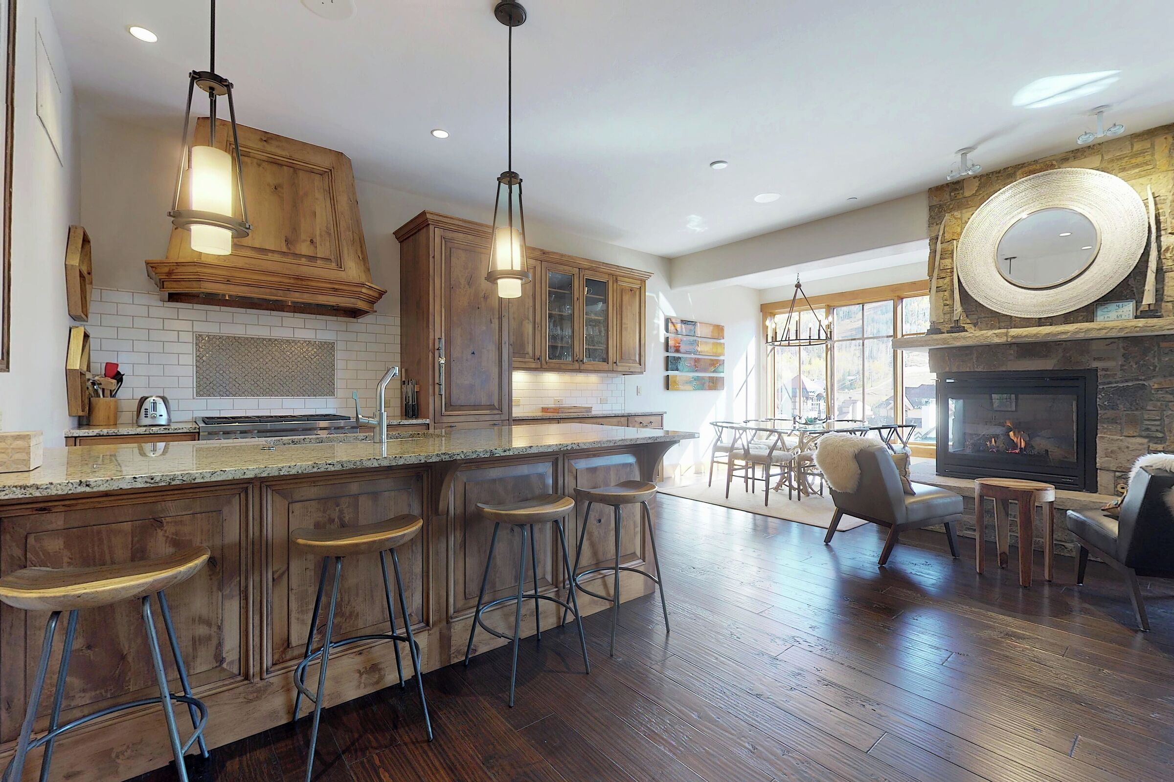 Dining Area & Kitchen