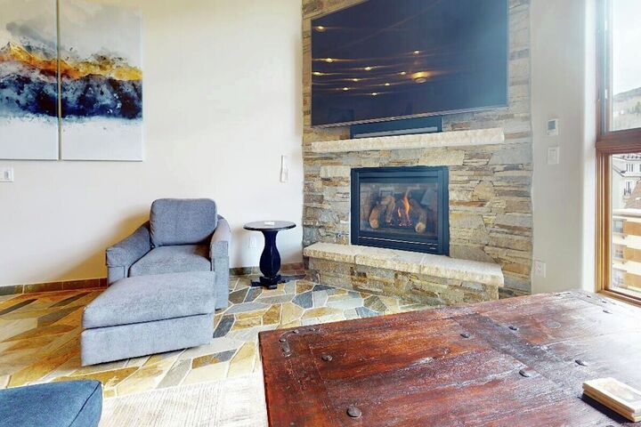 #212 - Living Area
