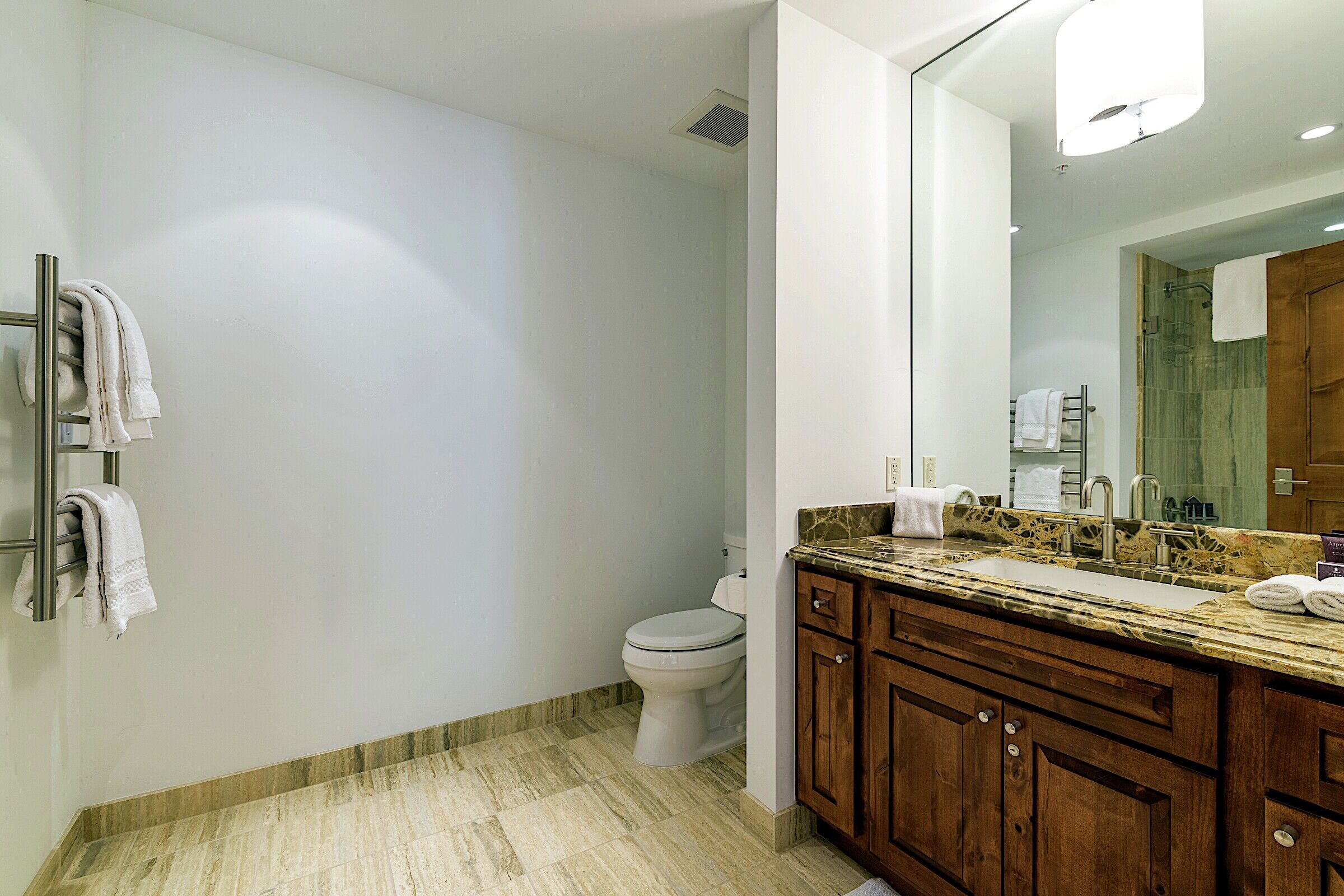 #415 - Ensuite Bathroom