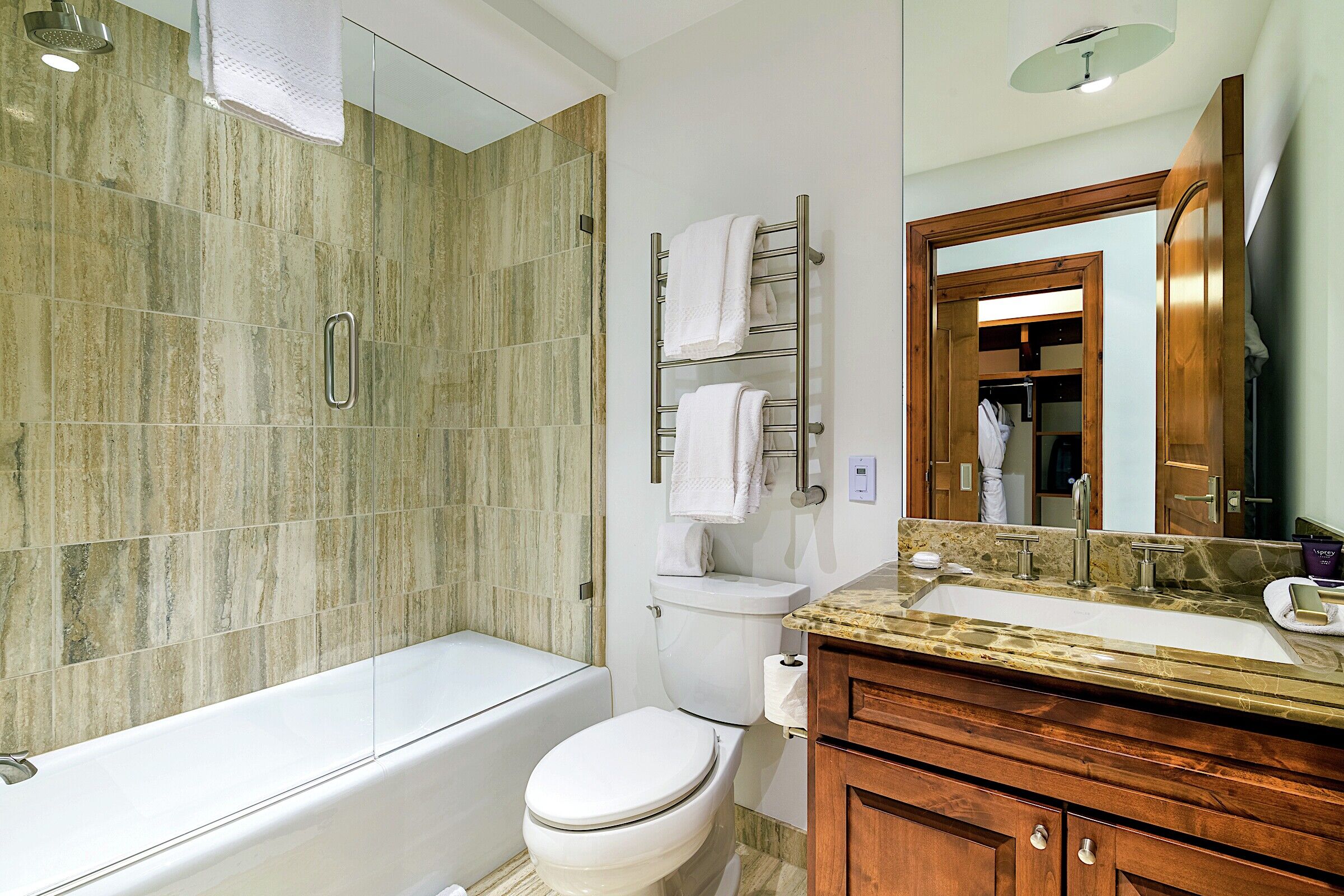 #415 - Ensuite Bathroom