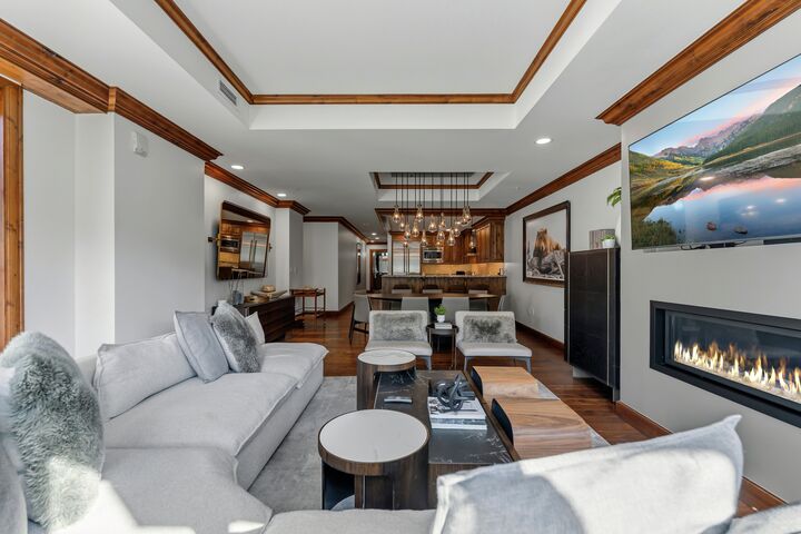 Living Area, Dining Area & Kitchen