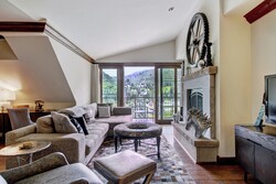 2 Bdrm Valley View - Living Room
