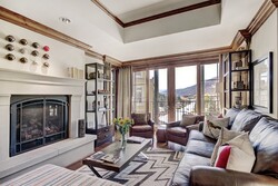 2 Bdrm Premier/Mountain View - Living Room
