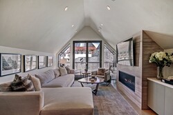 4 Bdrm Premier/Mountain View - Living Room