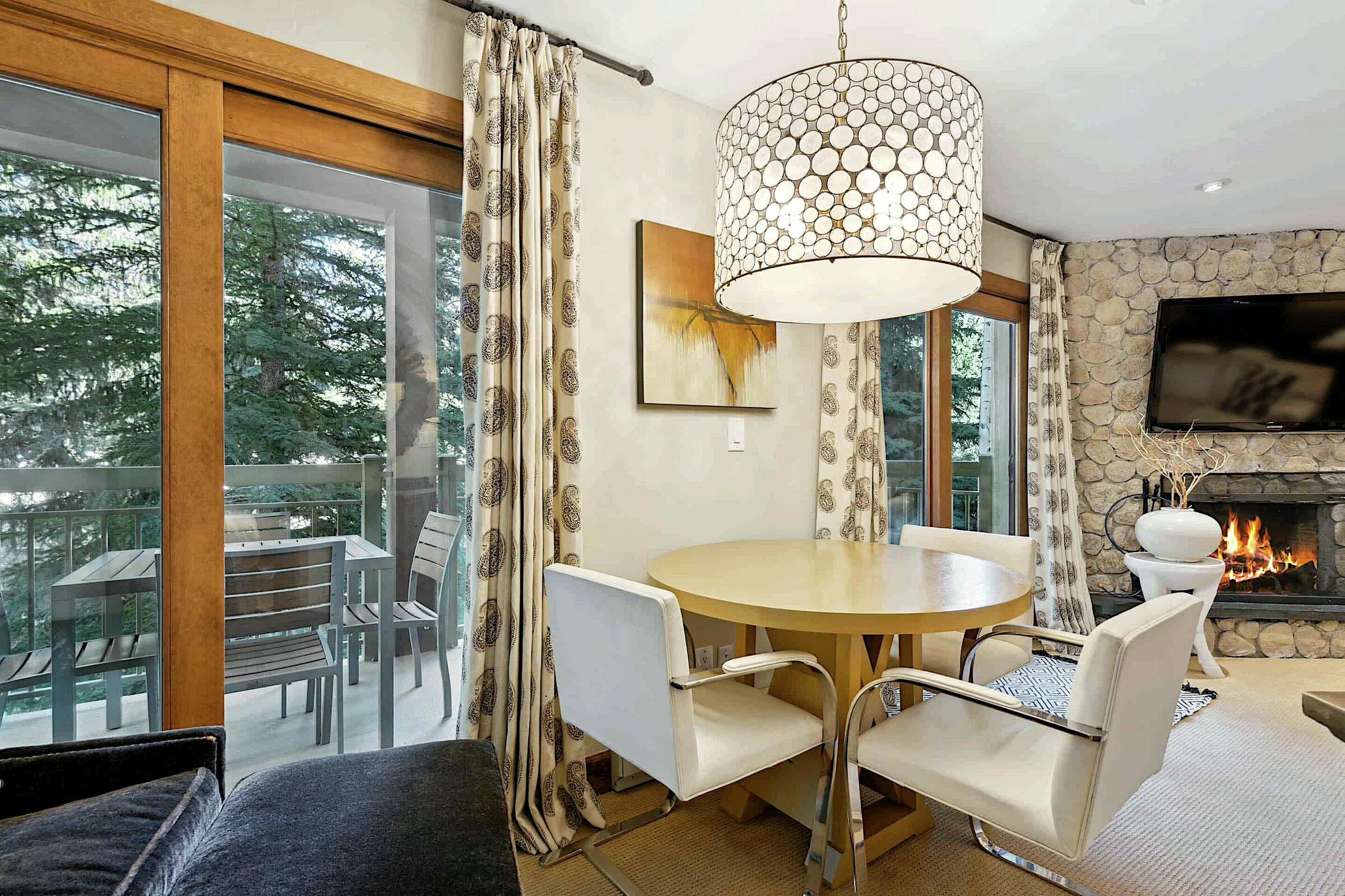 #210A - Dining Area