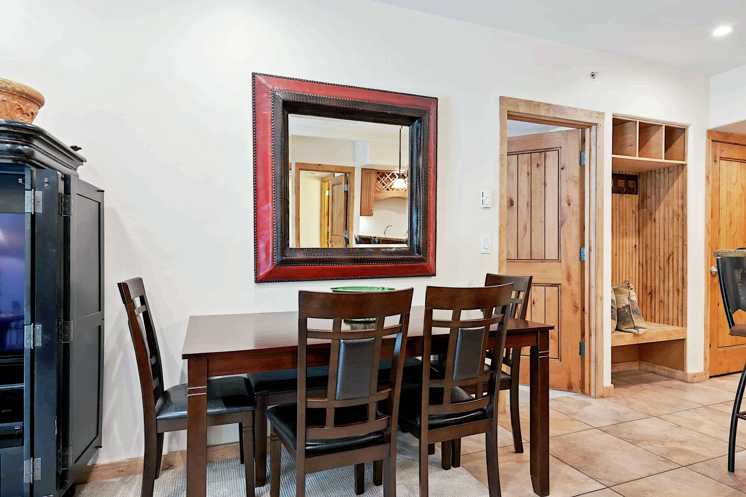#150A - Dining Area