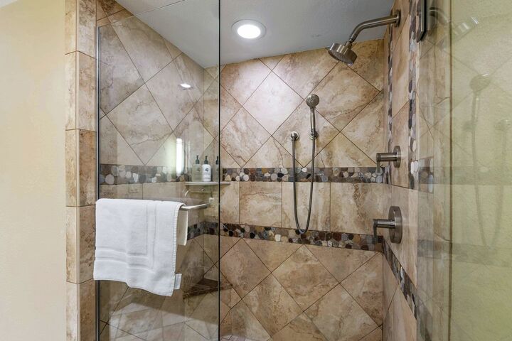 #250A - Ensuite Bathroom