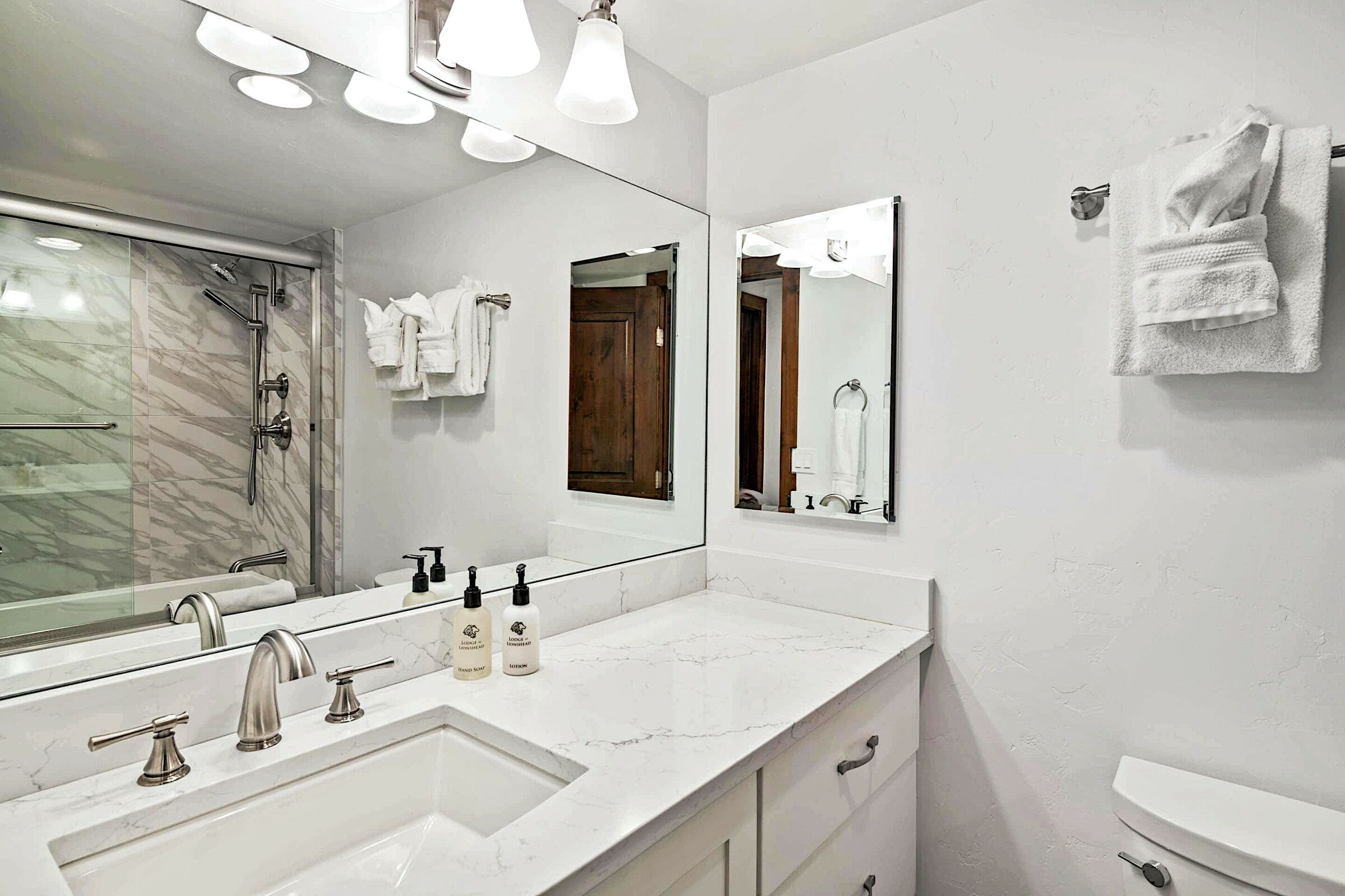 #403 - Bathroom