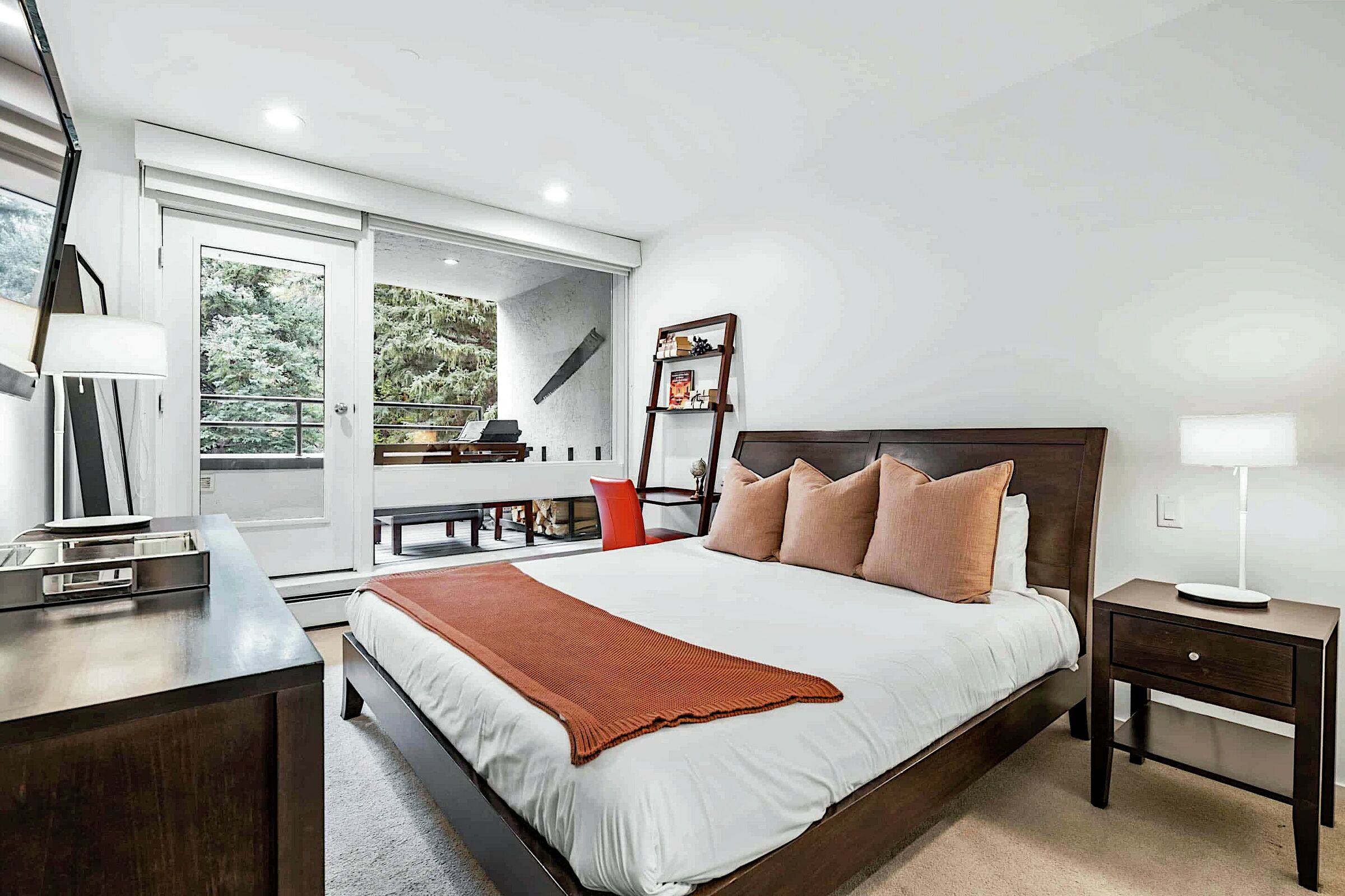 #05 - Master Bedroom