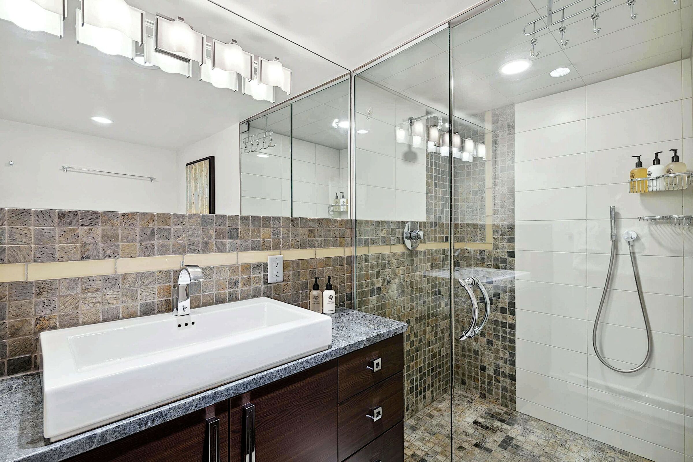 #350 - Bathroom