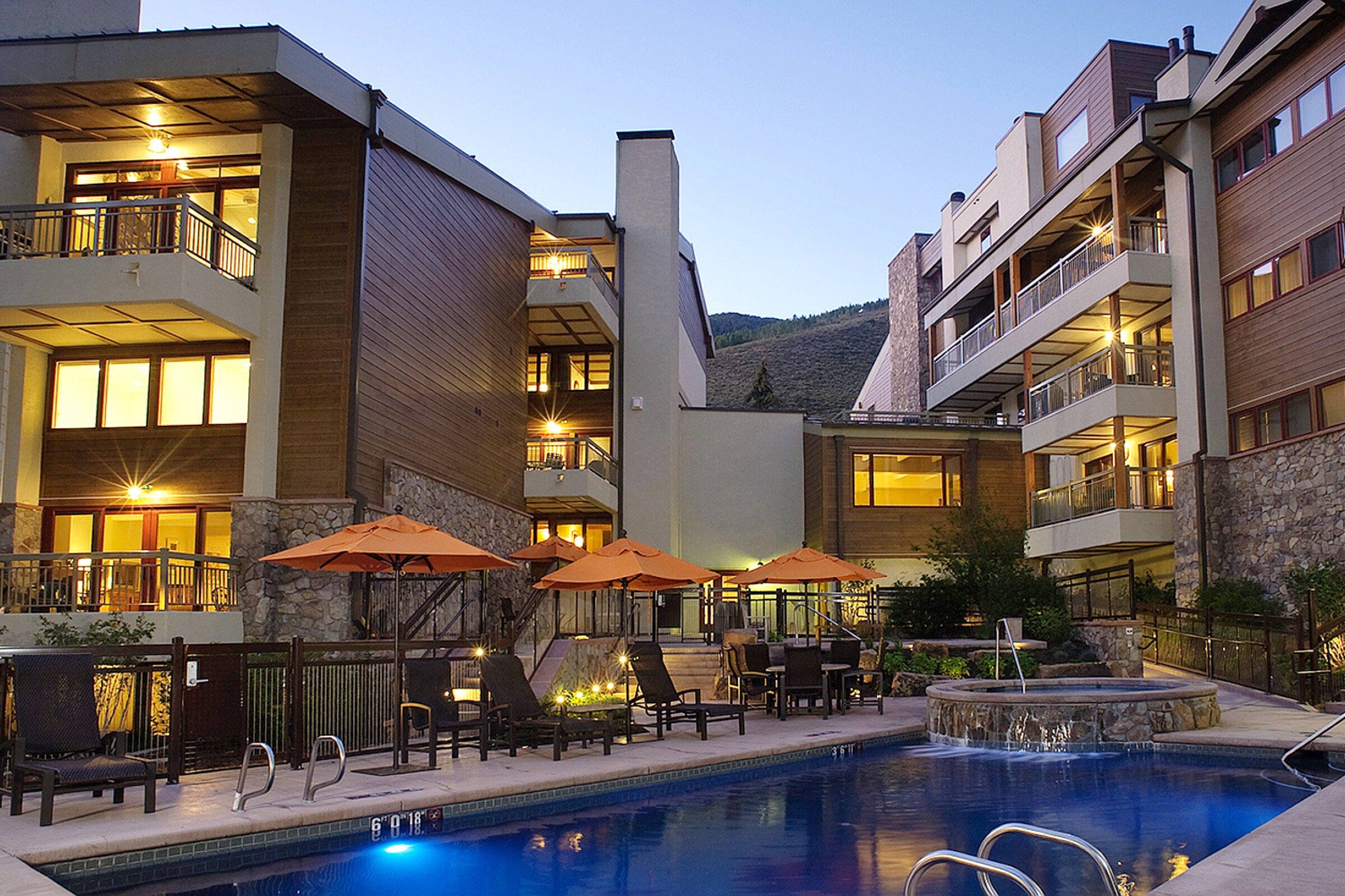 Outdoor Pool & Hot Tub