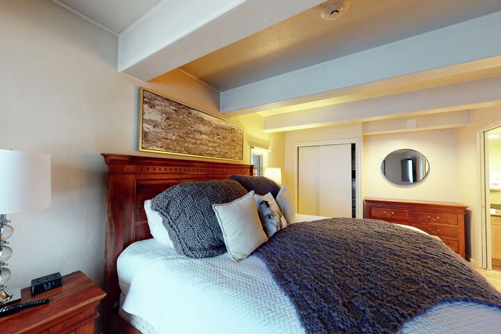 #002 - Alpine Retreat - Master Bedroom