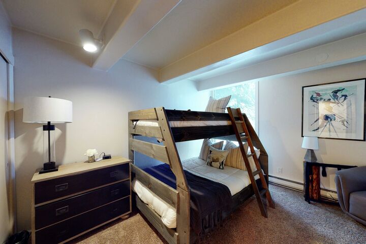 #002 - Alpine Retreat - Bedroom