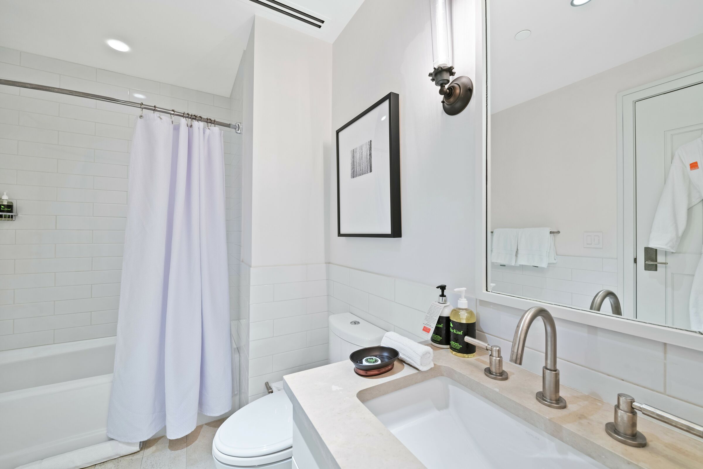#3DE - Ensuite Bathroom