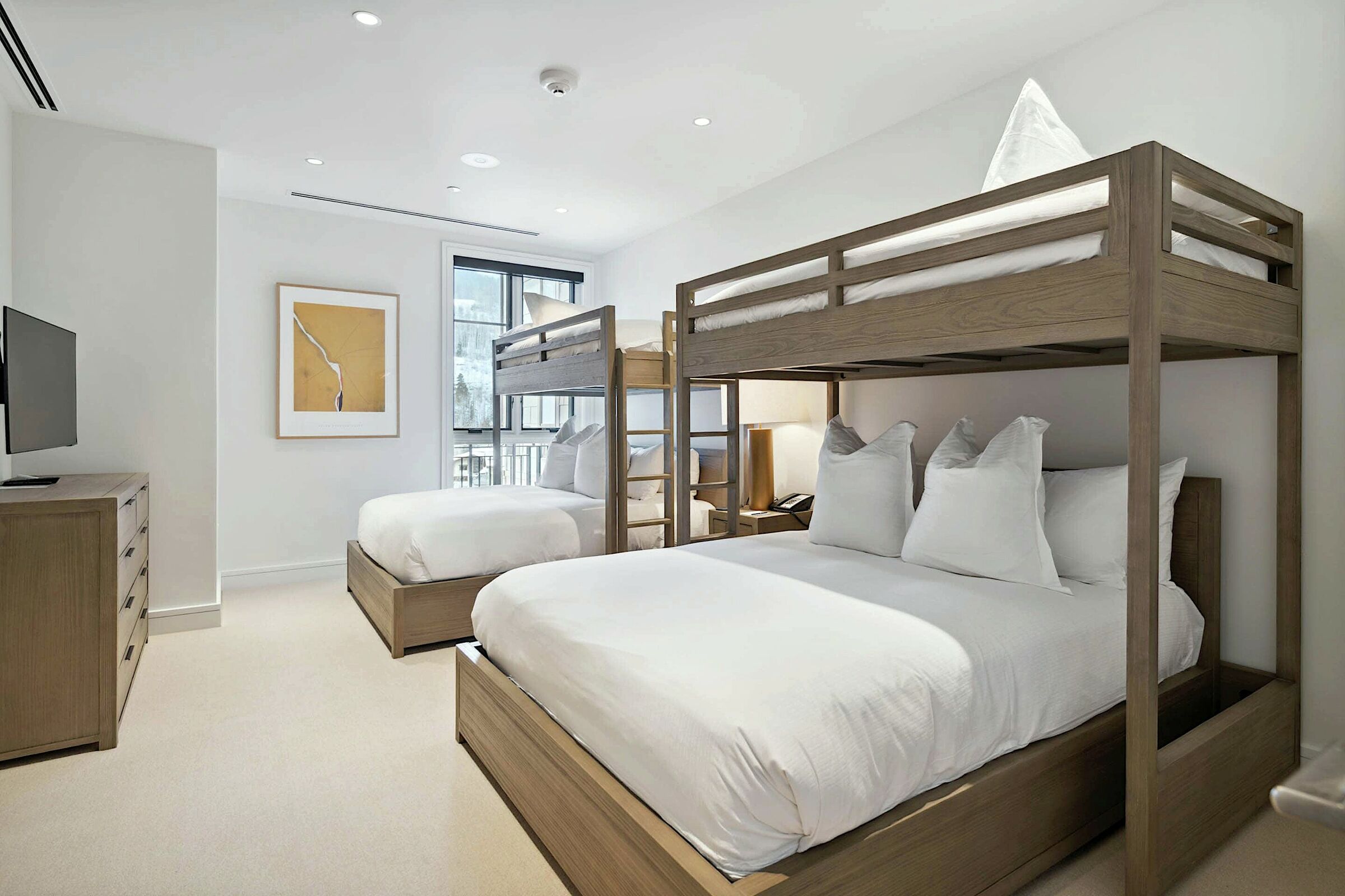 #6DE - Bedroom