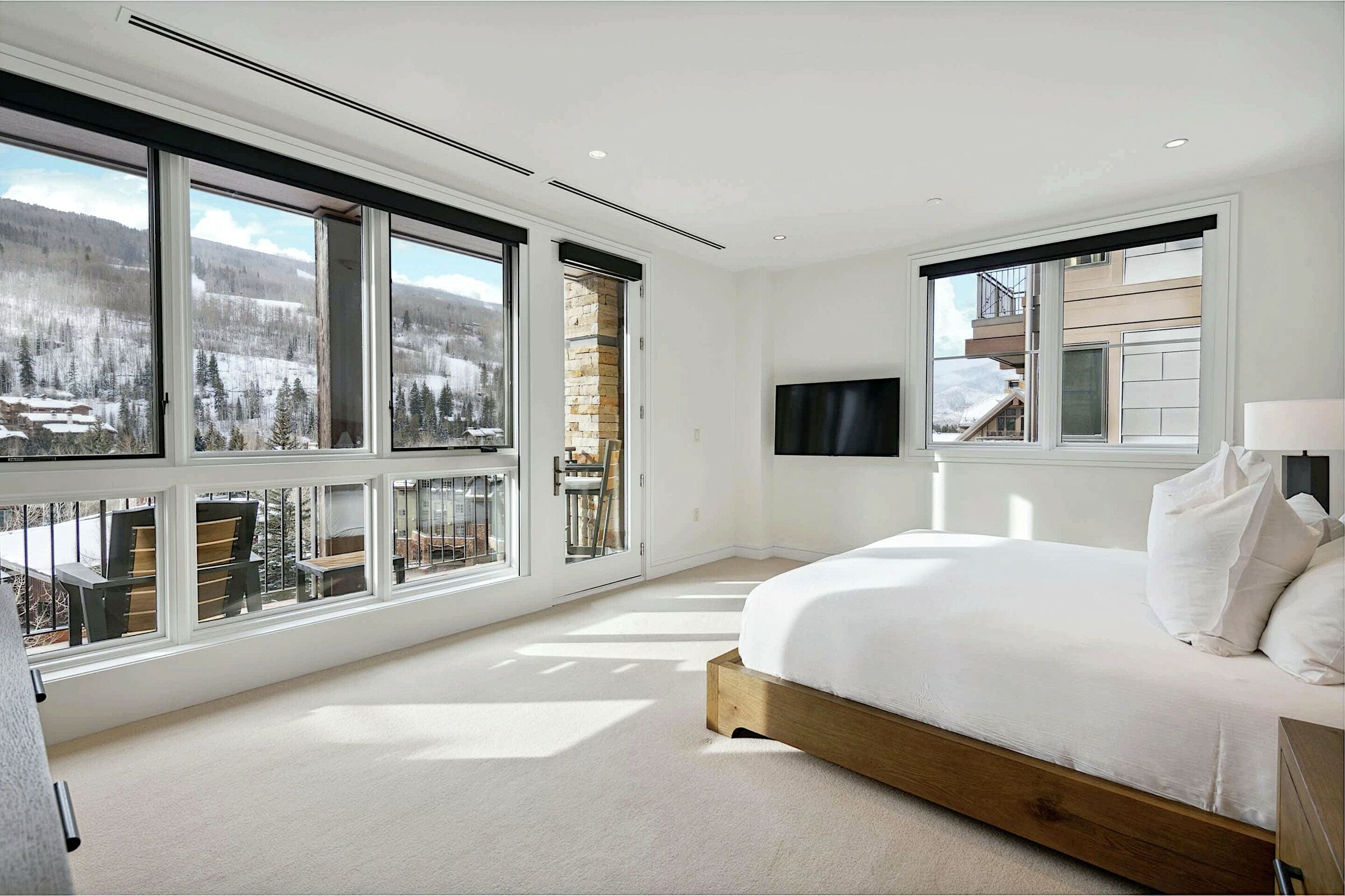 #6DE - Master Bedroom