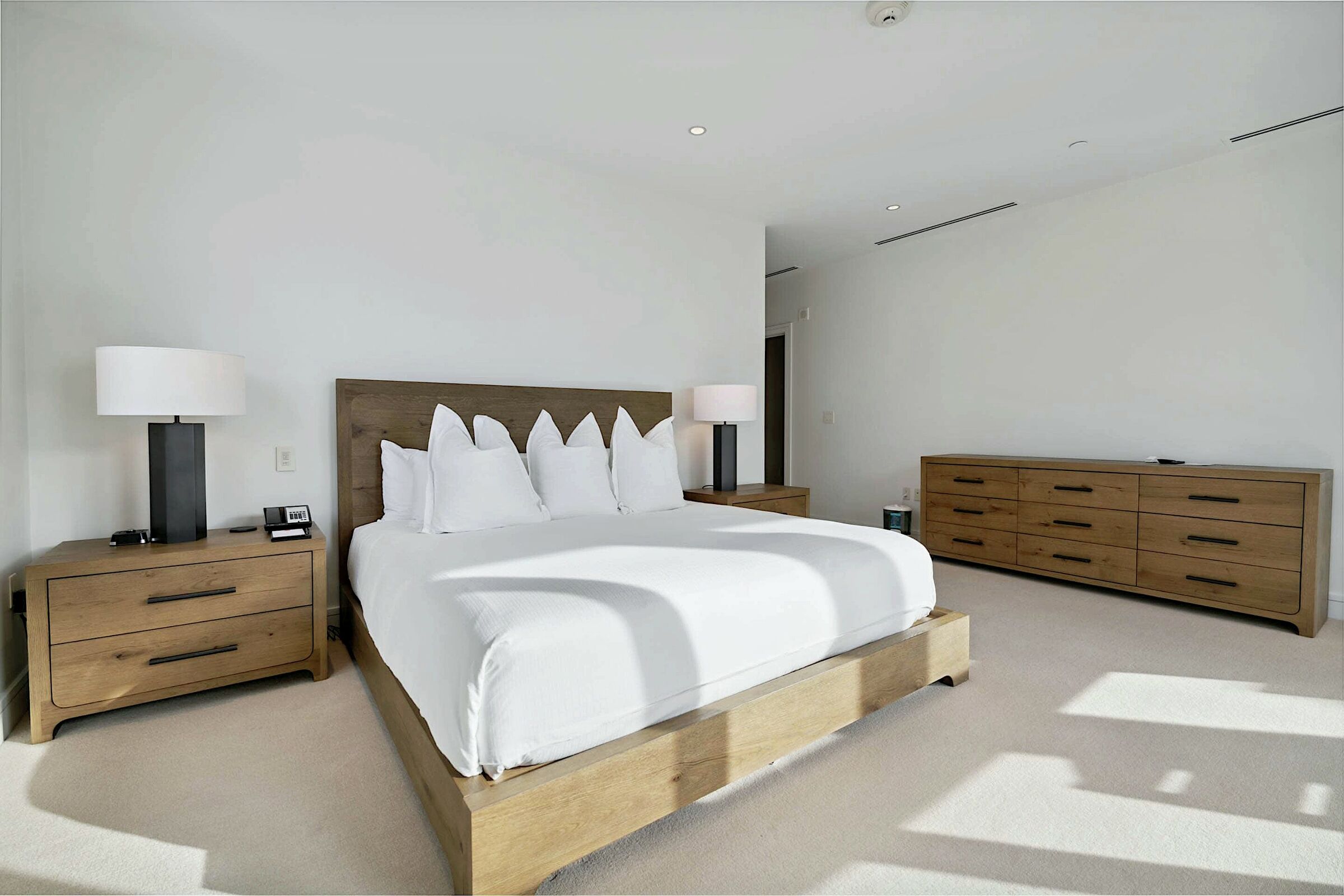 #6DE - Master Bedroom