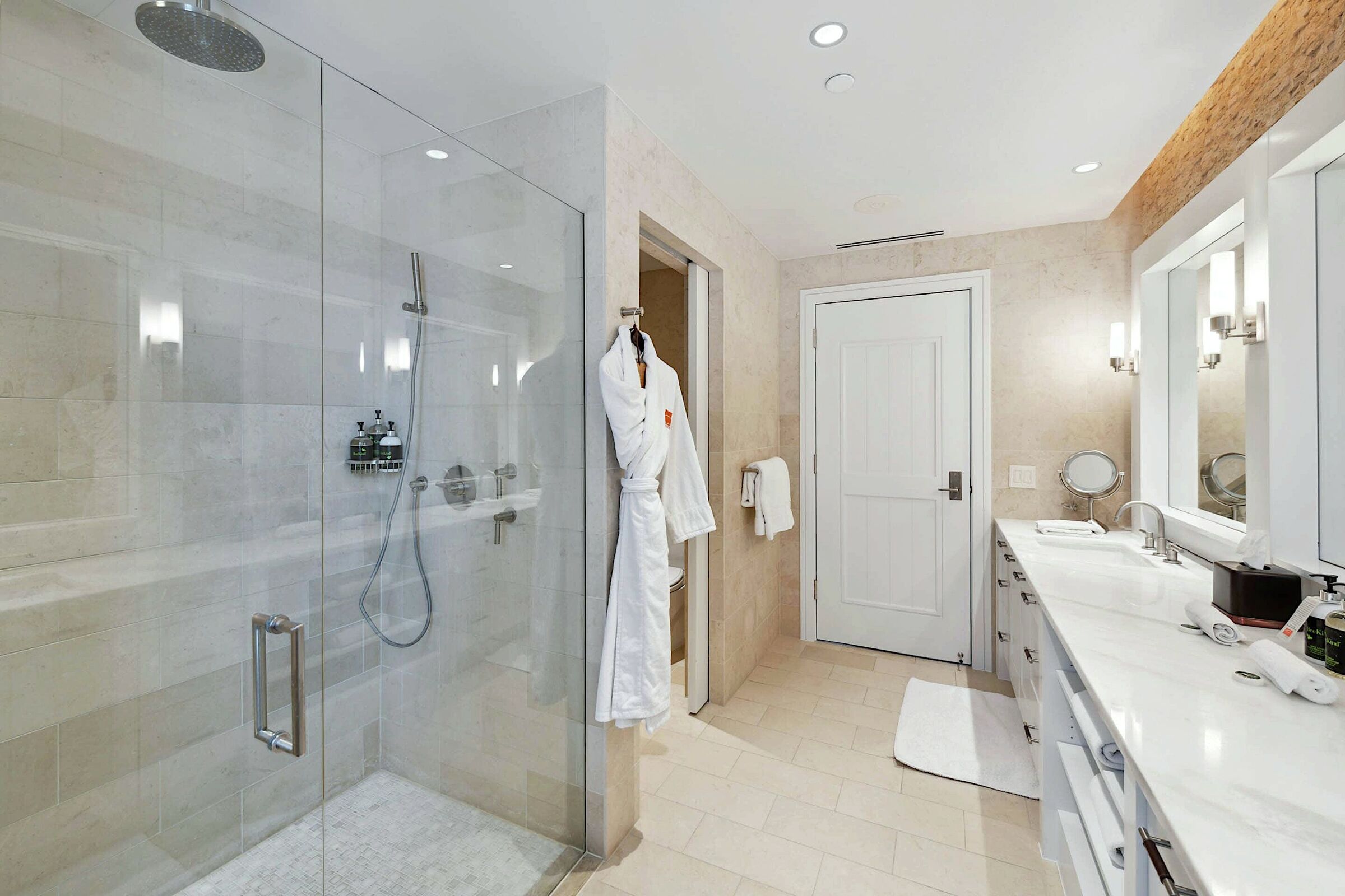 #6DE - Bathroom