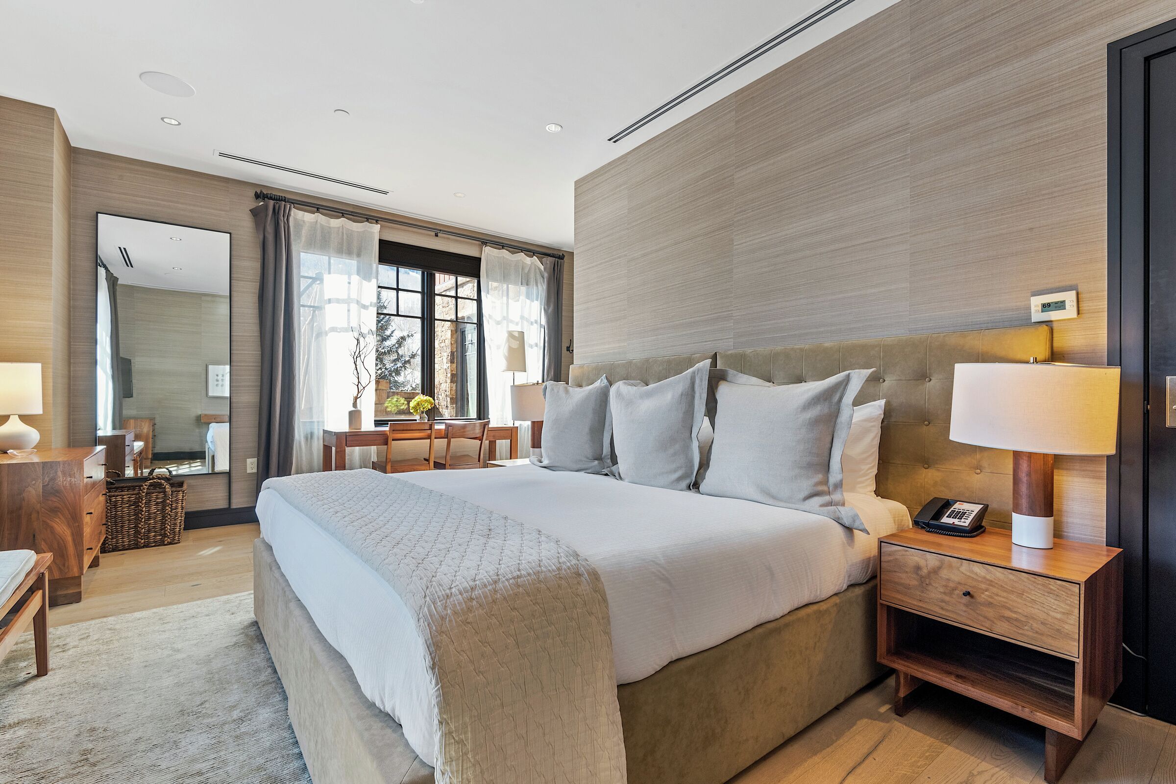 #3HE - Master Bedroom