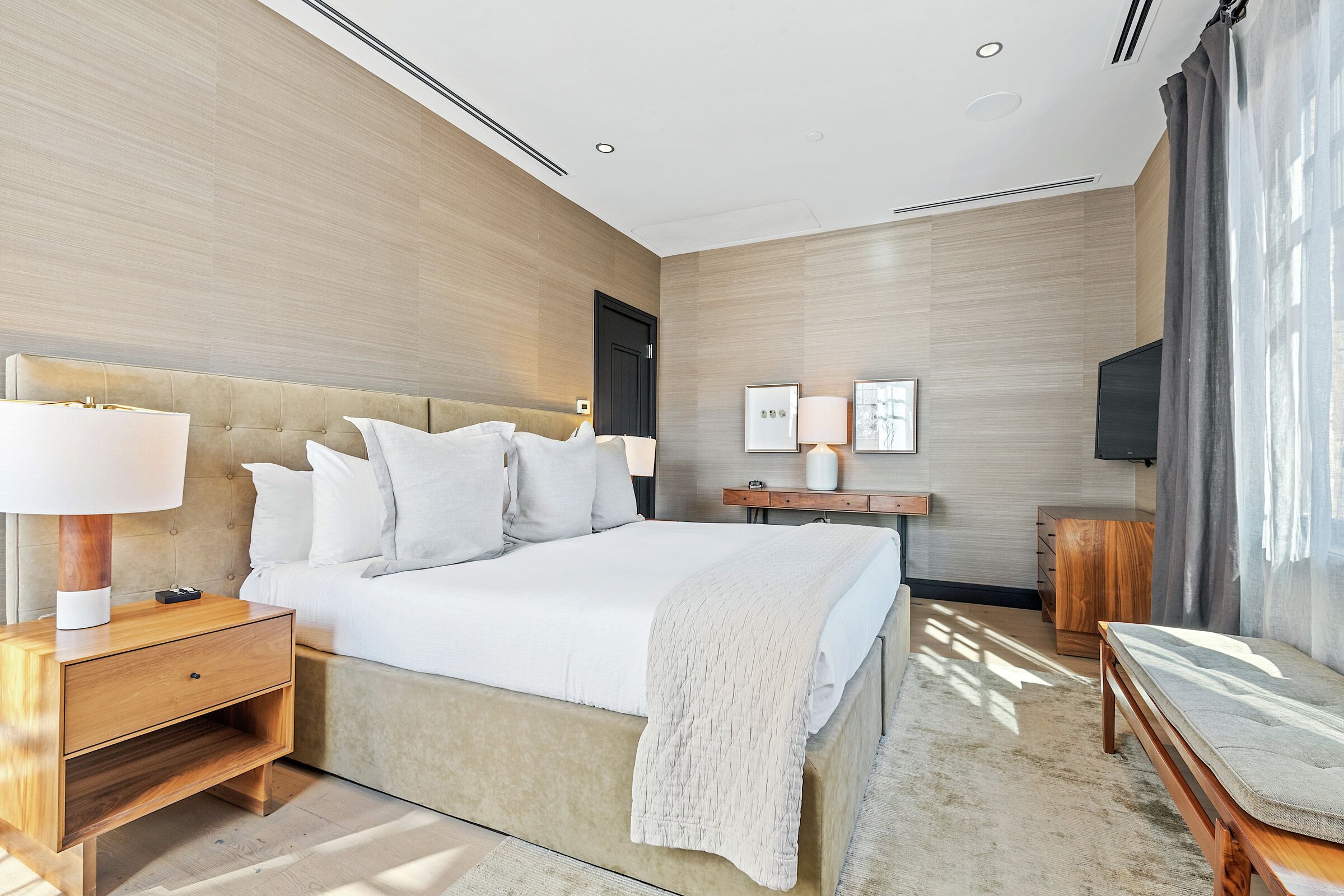 #3HE - Master Bedroom