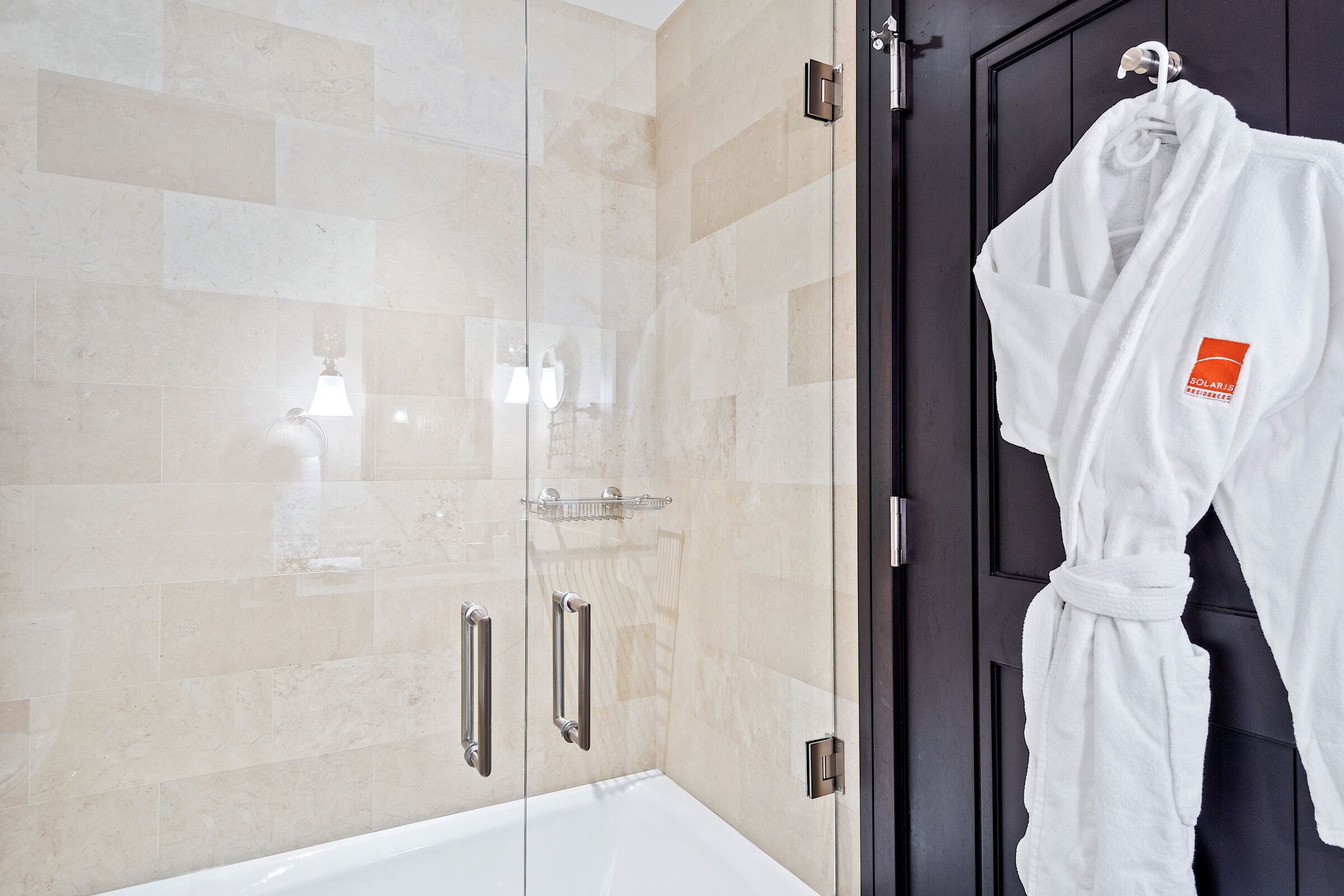 #3HE - Bathroom