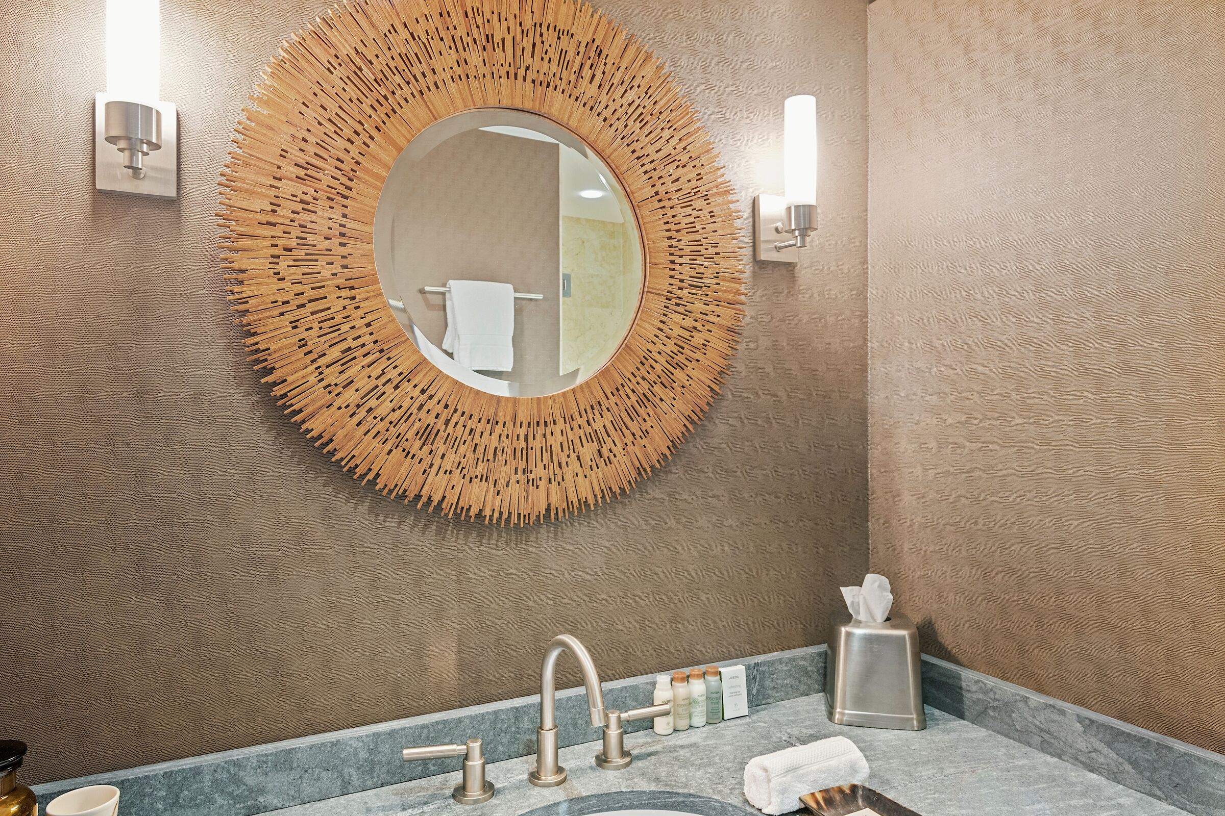 #3HE - Bathroom