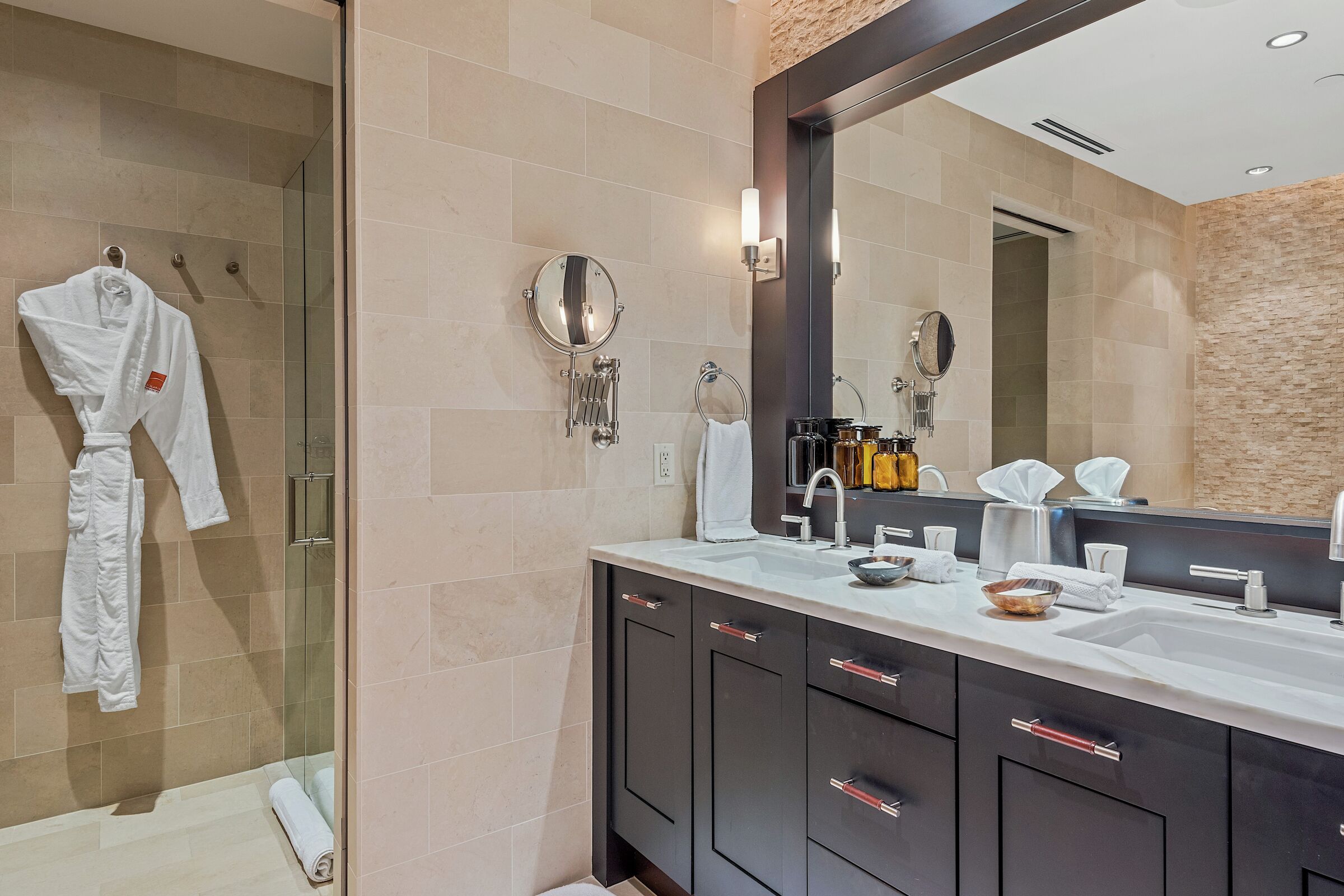 #3HE - Bathroom