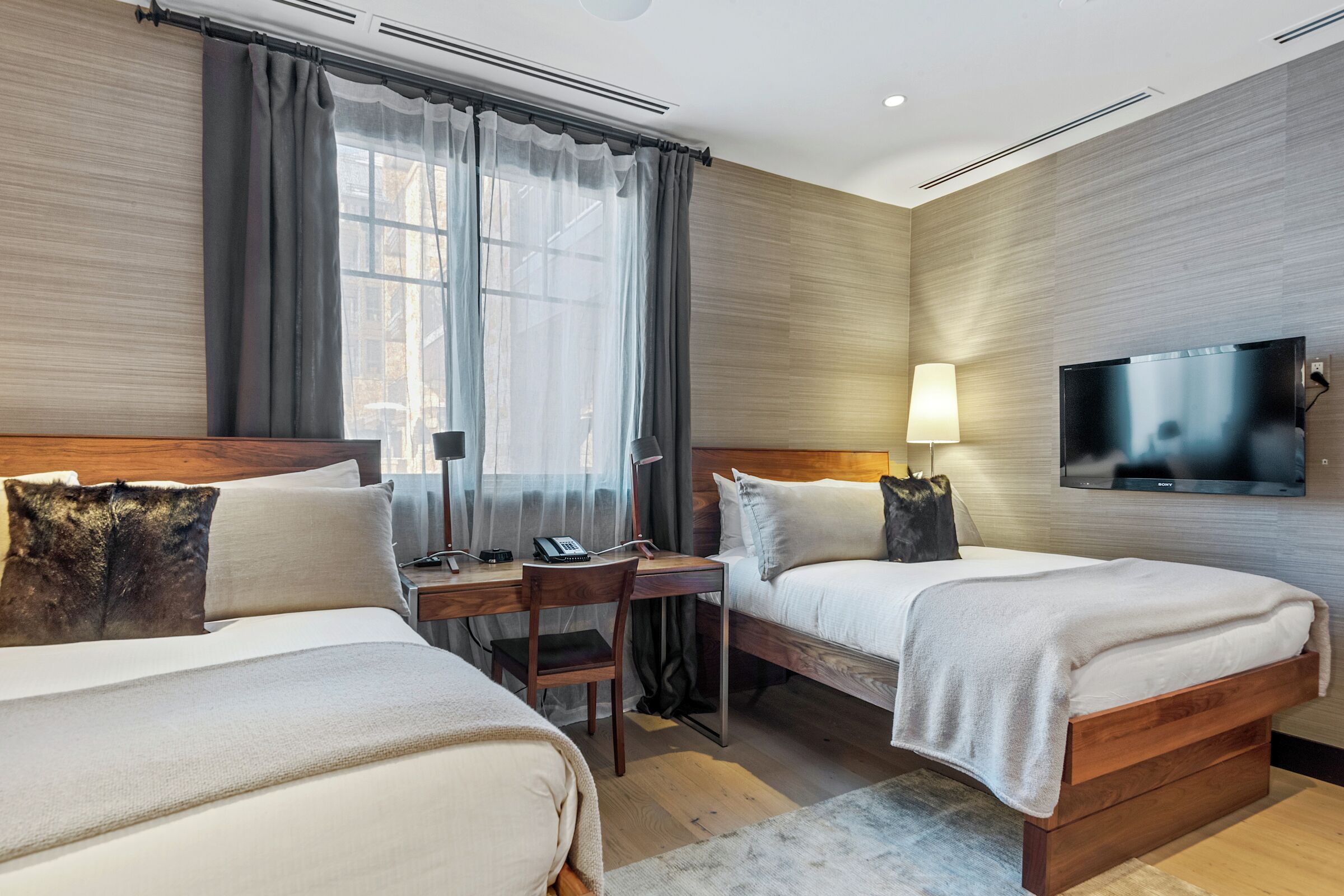 #3HE - Bedroom