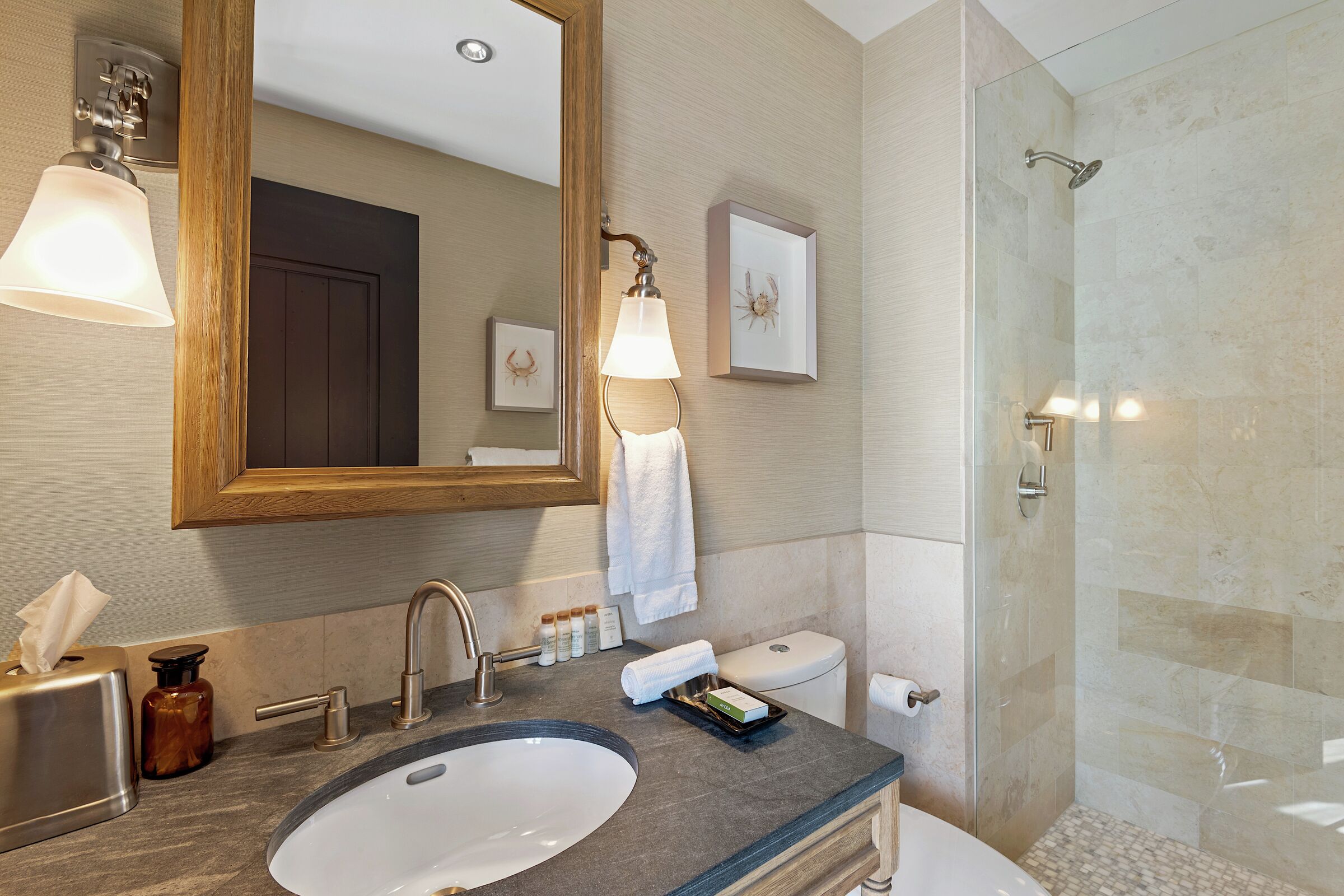 #3HE - Bathroom