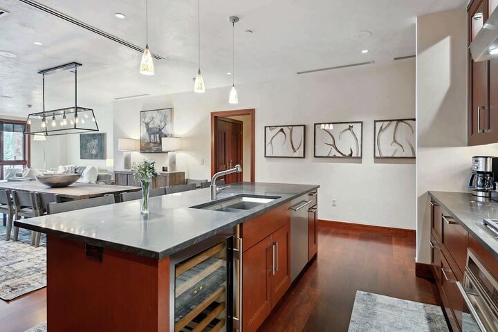 #4DE - Kitchen