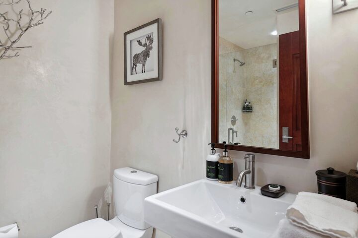 #4DE - Bathroom