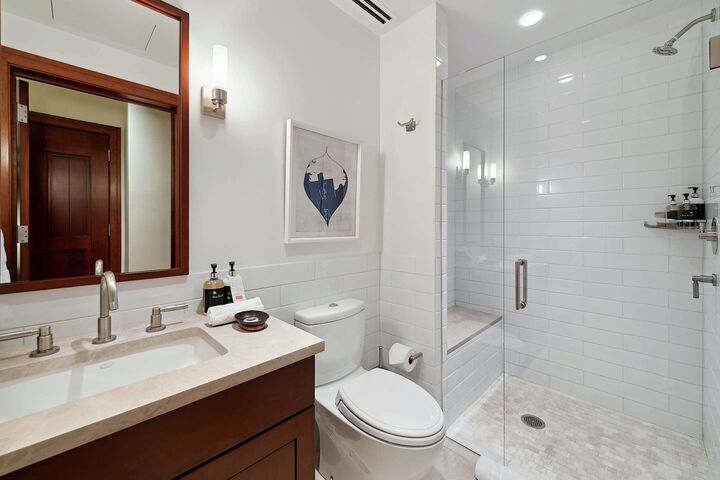 #4DE - Ensuite Bathroom