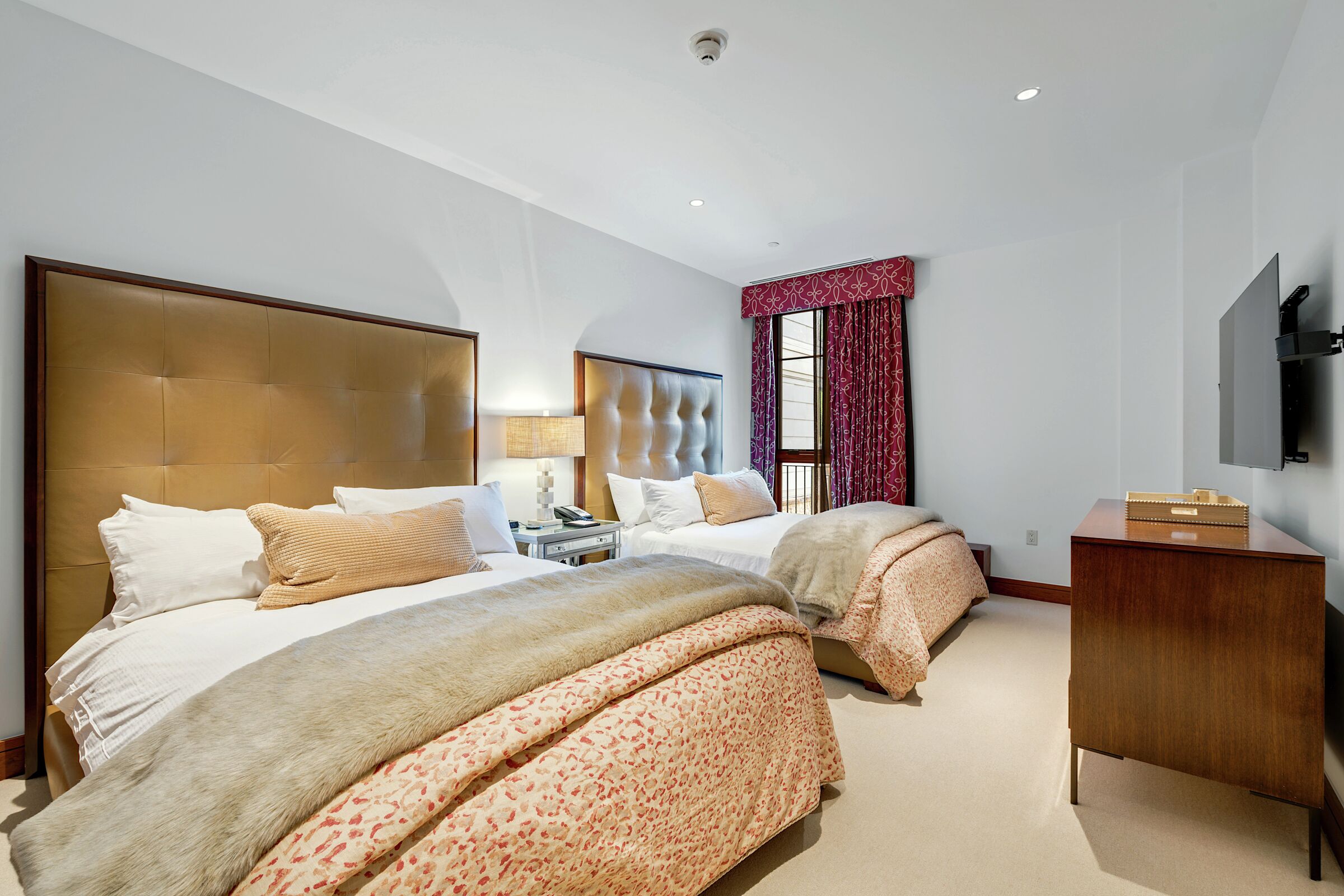 #5DW - Bedroom