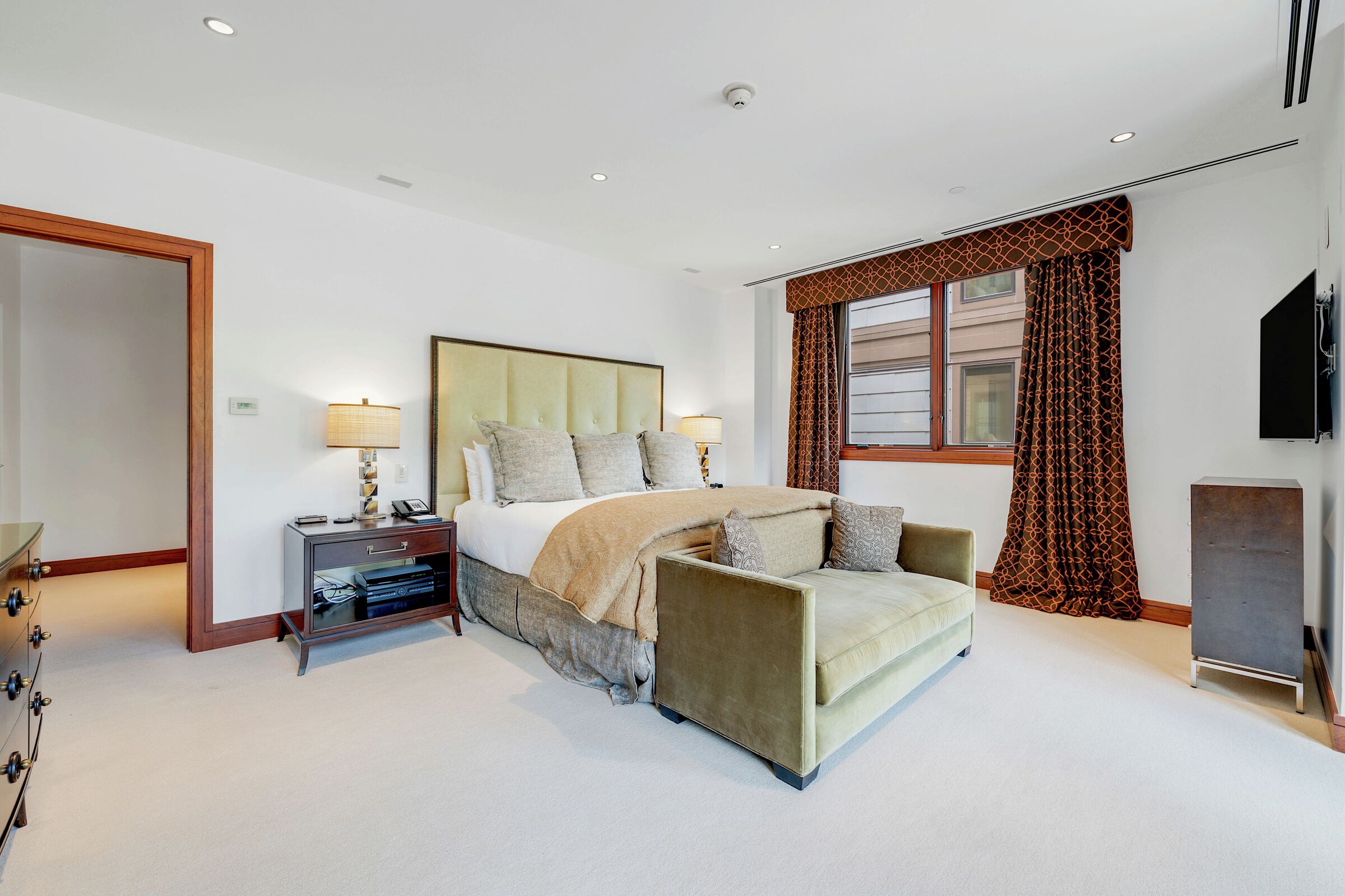 #5DW - Master Bedroom
