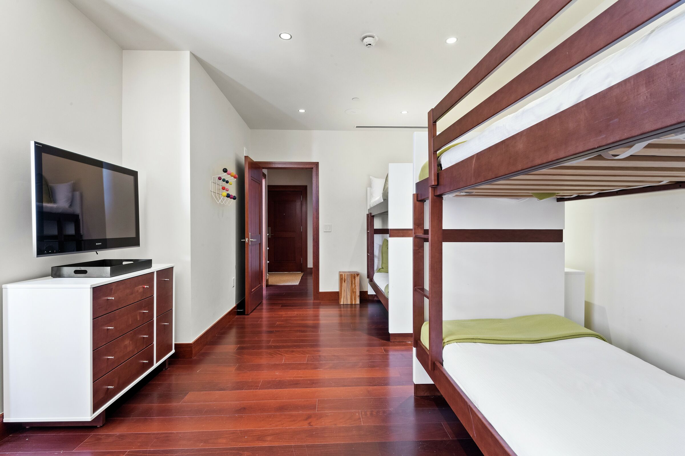 #4BW - Bedroom