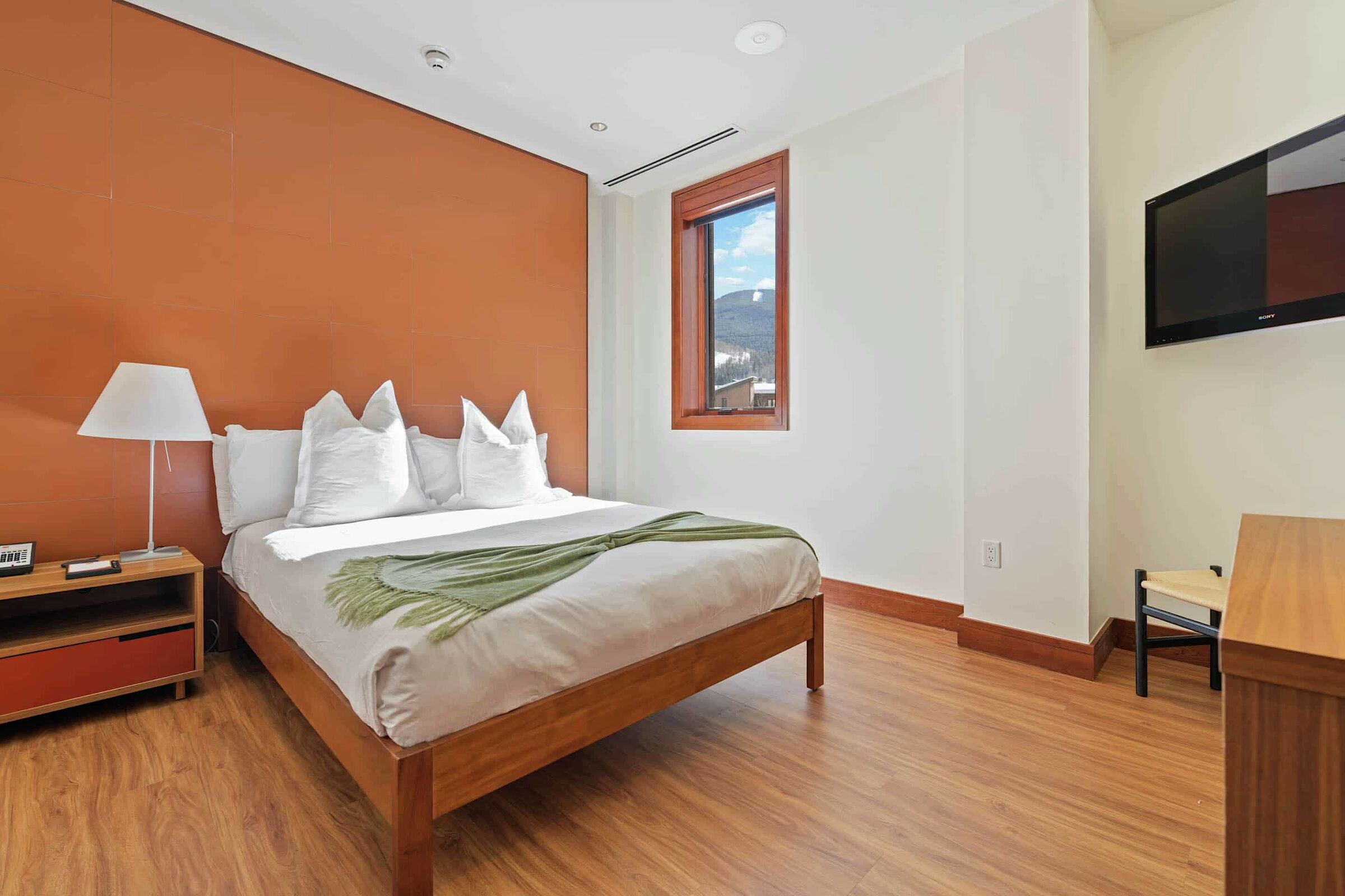 #4BW - Bedroom