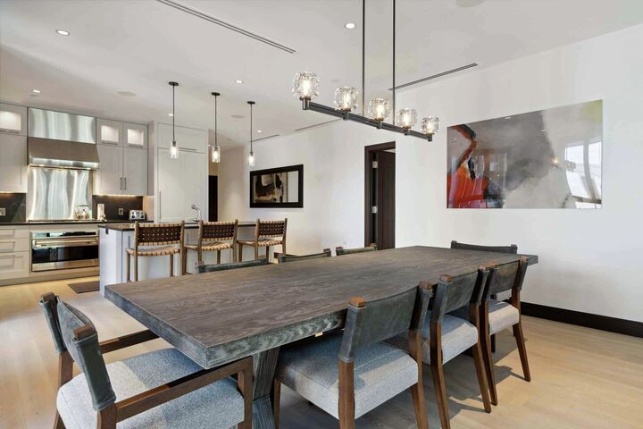#6BE - Dining Area