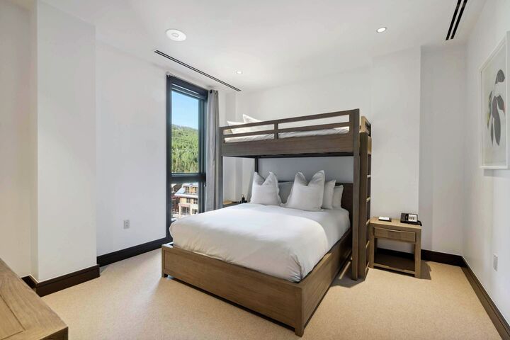 #6BE - Bedroom