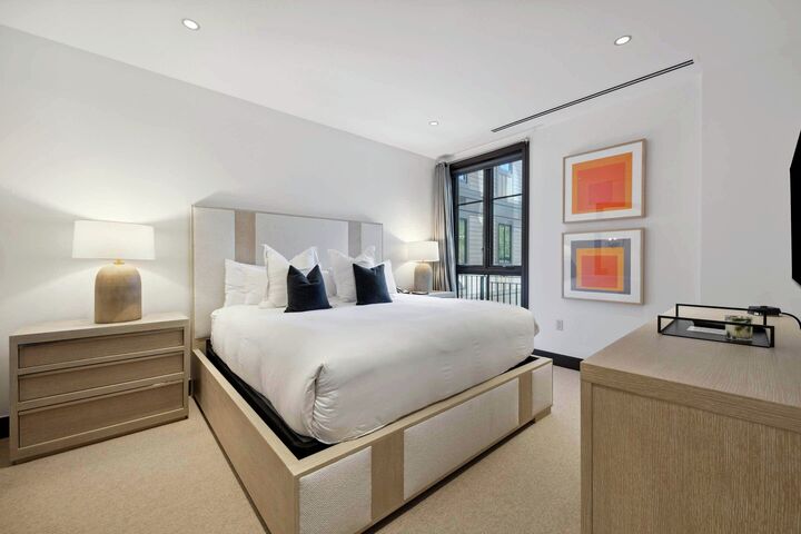 #6BE - Bedroom