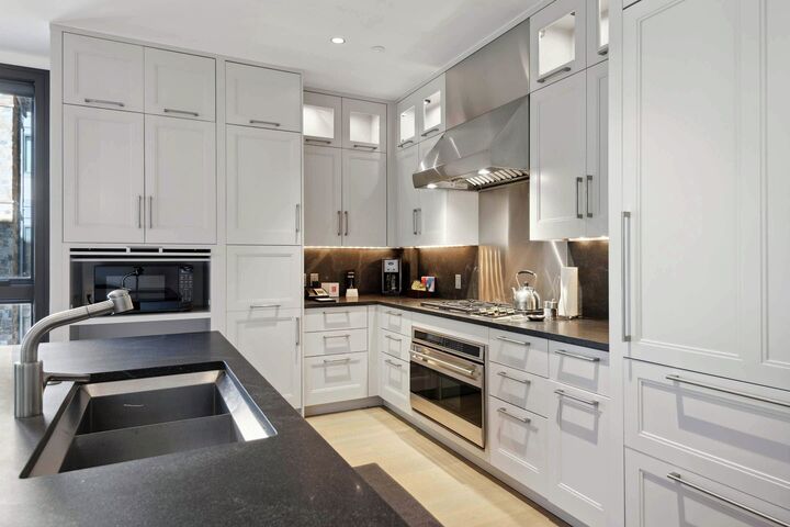 #6BE - Kitchen