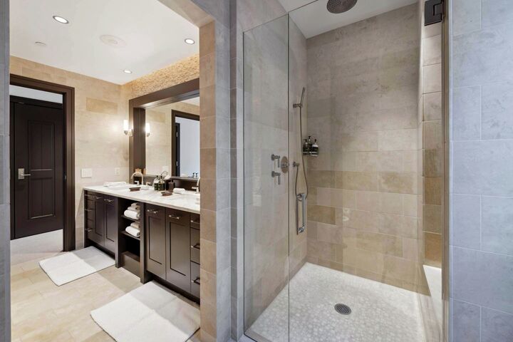 #6BE - Master Ensuite Bathroom