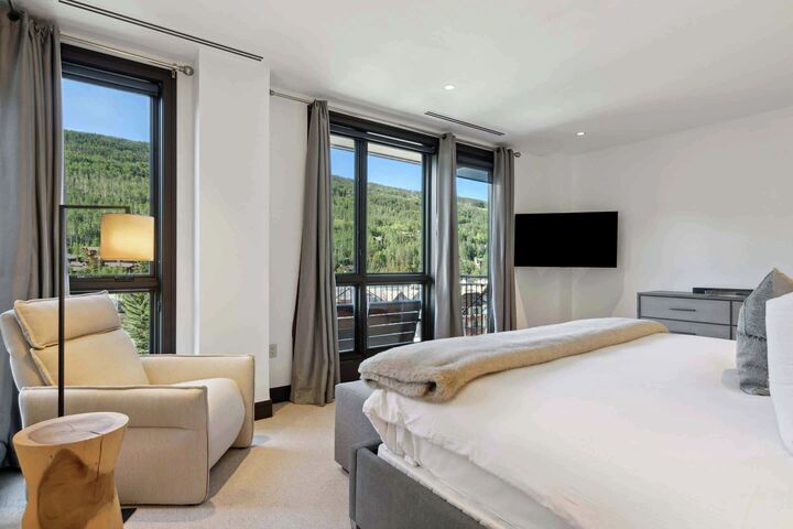 #6BE - Master Bedroom