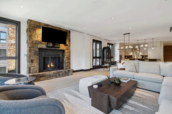 #6BE - Living Area