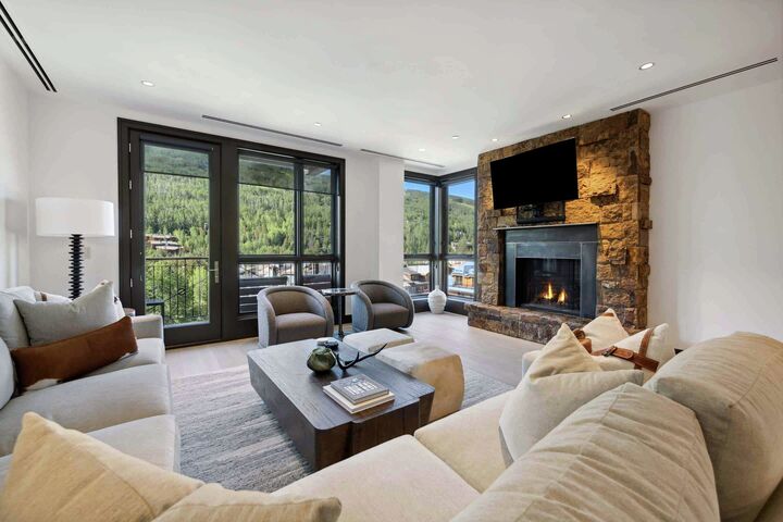 #6BE - Living Area