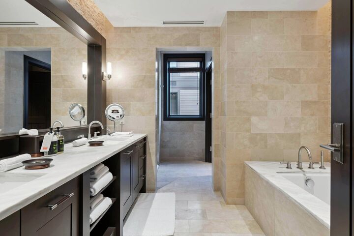 #6BE - Master Ensuite Bathroom