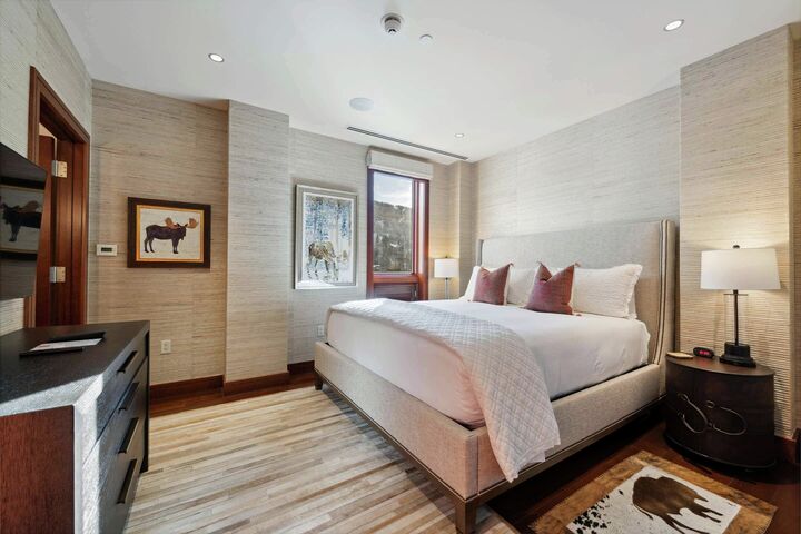 #5BE - Bedroom